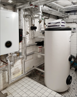 Gasheizung von Bosch für effiziente und zuverlässige Wärmeerzeugung im modernen Zuhause, energieeffizient und leistungsstark, installiert von Petri Heizung &amp; Sanitär GmbH in Mühlheim am Main.