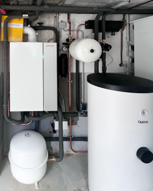 Gasheizung von Weishaupt für effiziente und zuverlässige Wärmeerzeugung im modernen Zuhause, energieeffizient und leistungsstark, installiert von Petri Heizung &amp; Sanitär GmbH in Mühlheim am Main.