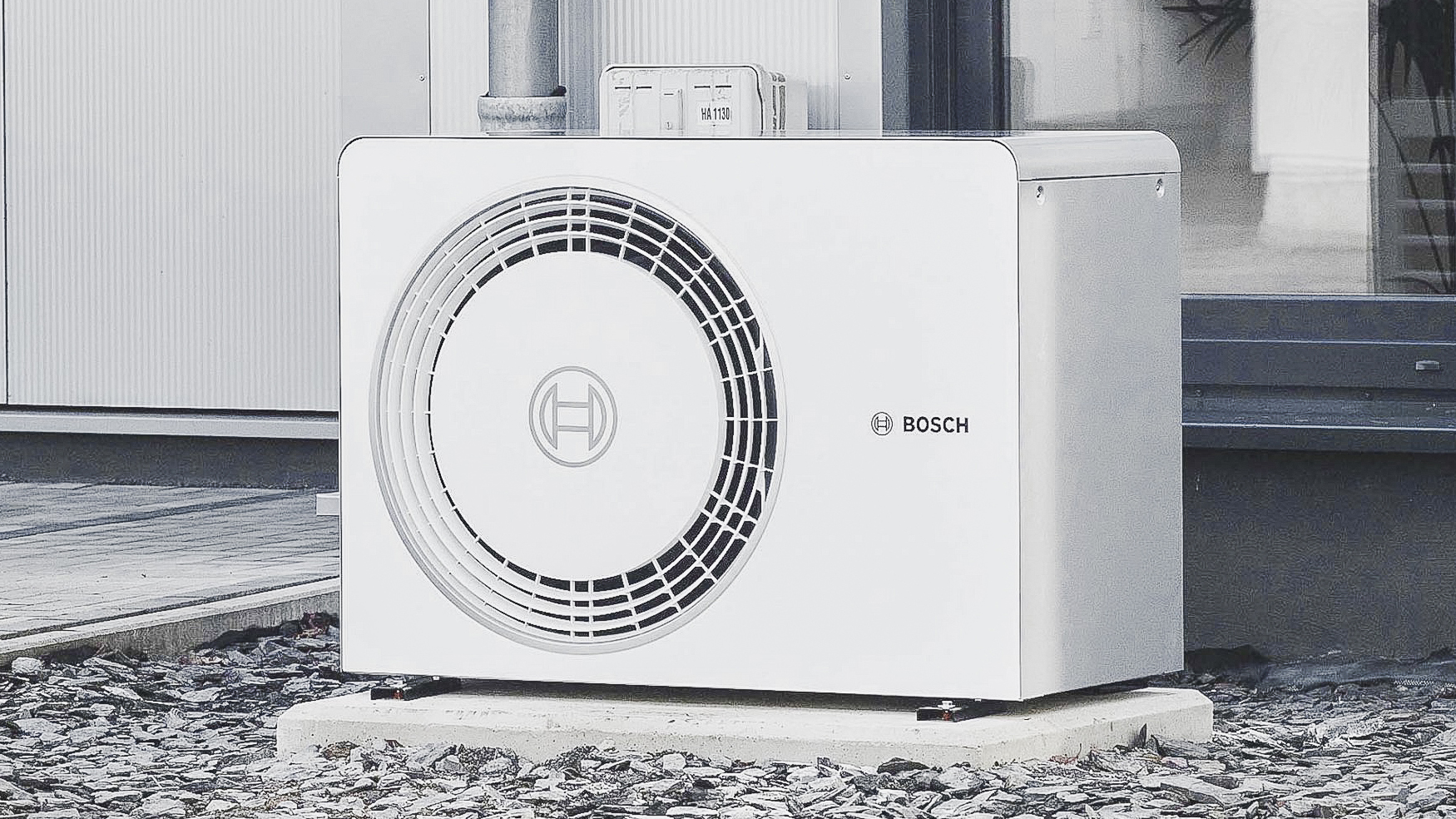 Wärmepumpe von Bosch für energieeffiziente Heizwärme und warmes Wasser, umweltfreundlich, förderungsfähig und ideal für modernes Wohnen, installiert x